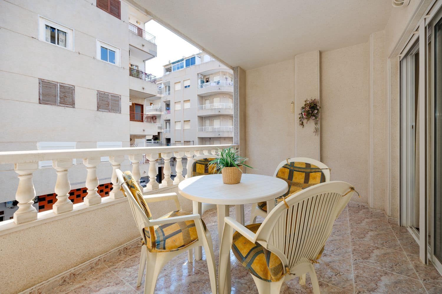 2 bedroom Apartment for sale in Torrevieja with garage - € 149,000 (Ref: 9719485)
