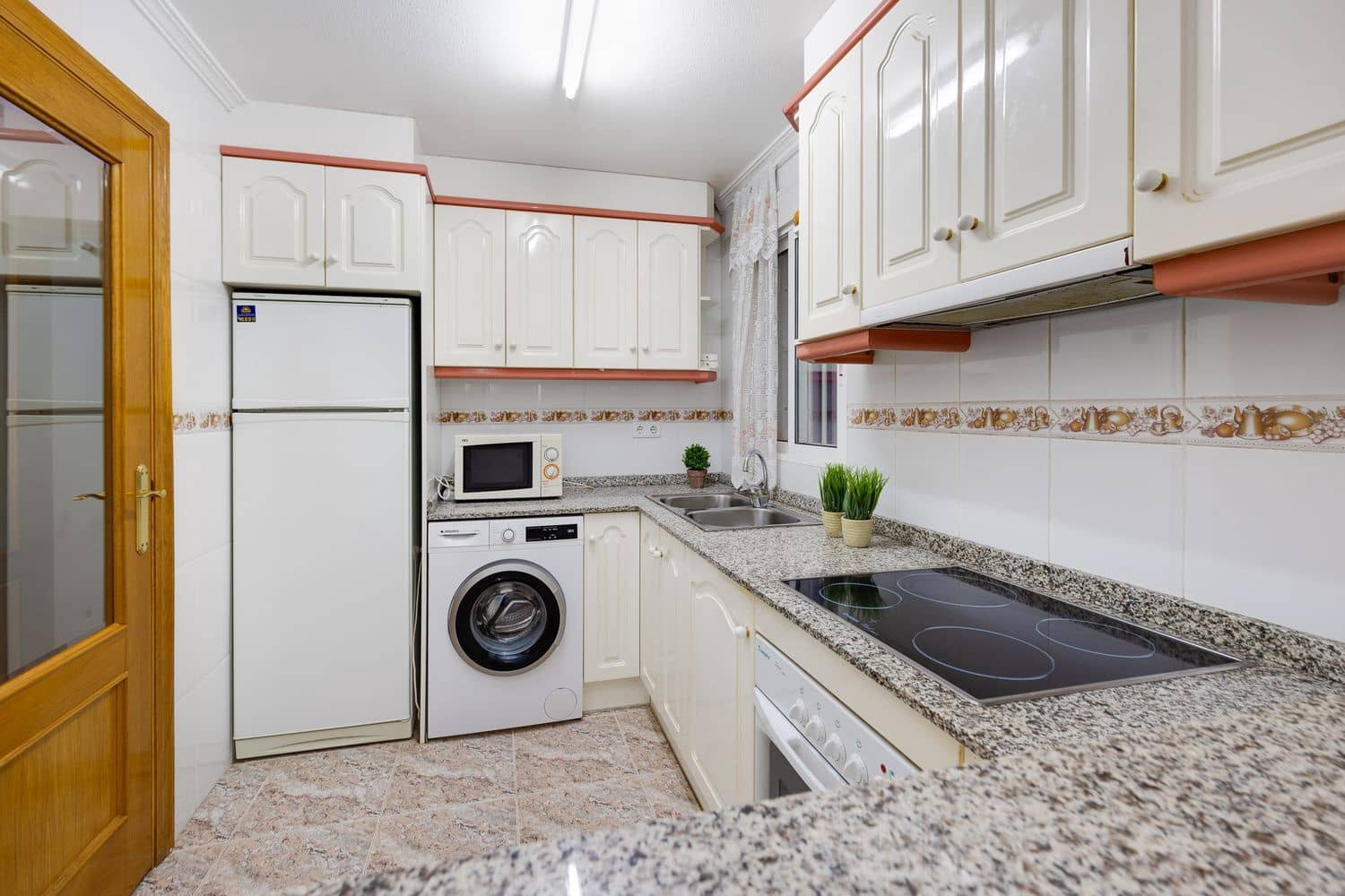 2 bedroom Apartment for sale in Torrevieja with garage - € 149,000 (Ref: 9719485)