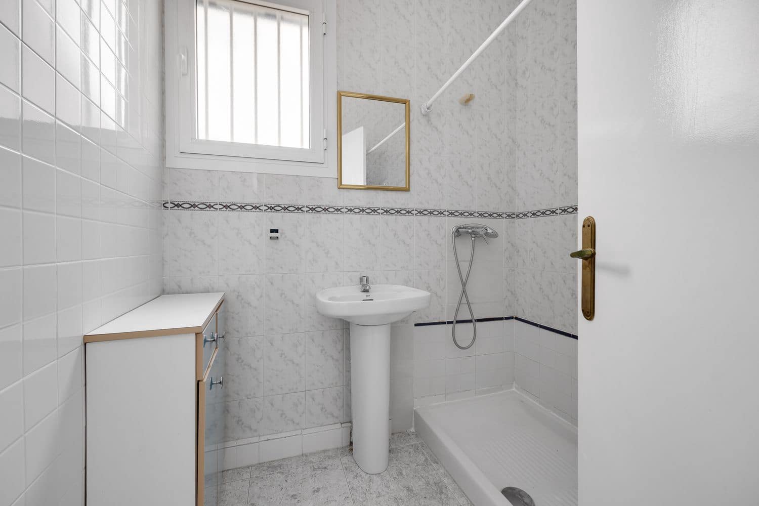 4 bedroom Apartment for sale in Torrevieja with garage - € 153,000 (Ref: 9731573)