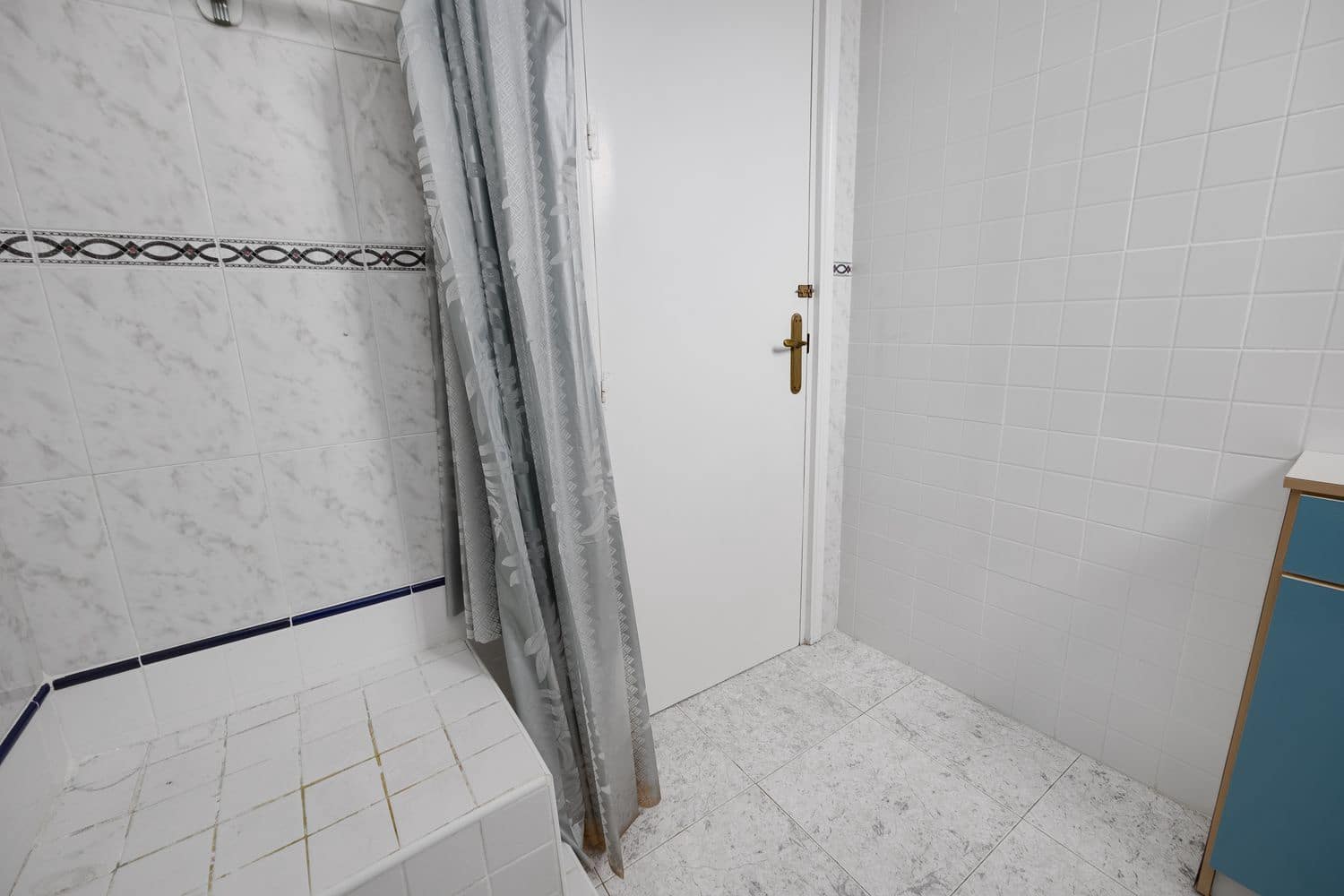 4 bedroom Apartment for sale in Torrevieja with garage - € 153,000 (Ref: 9731573)