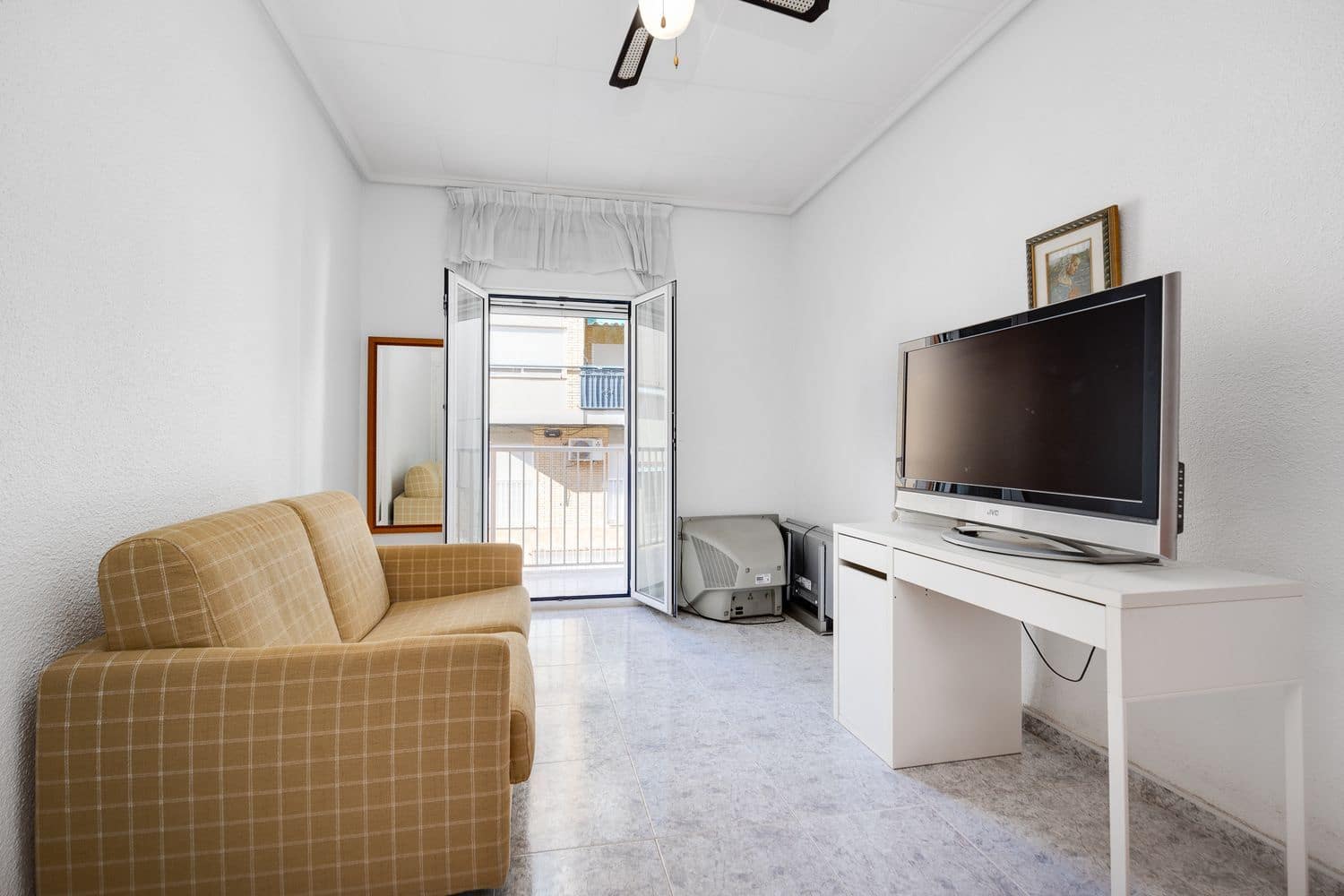 4 bedroom Apartment for sale in Torrevieja with garage - € 153,000 (Ref: 9731573)