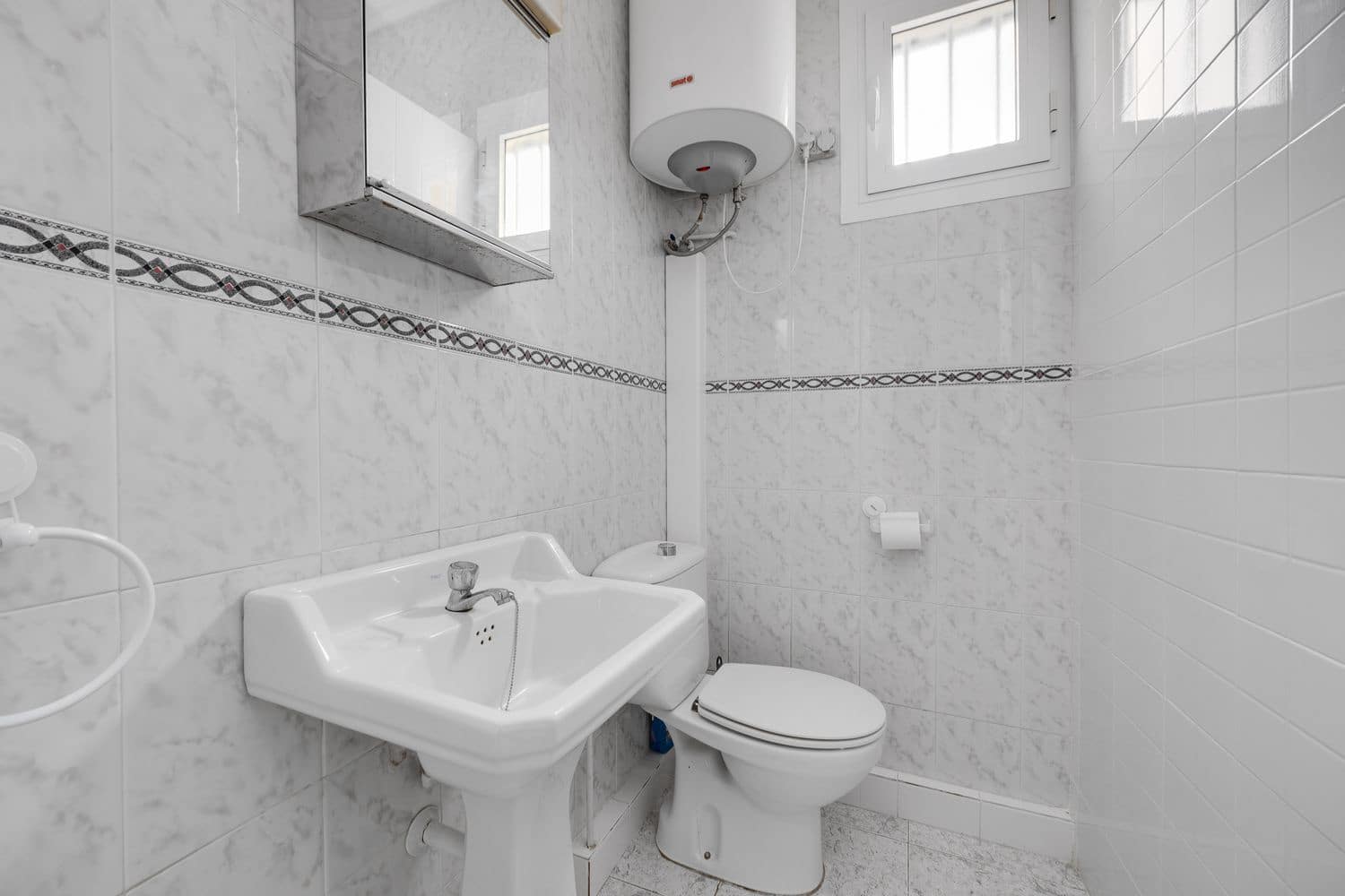 4 bedroom Apartment for sale in Torrevieja with garage - € 153,000 (Ref: 9731573)