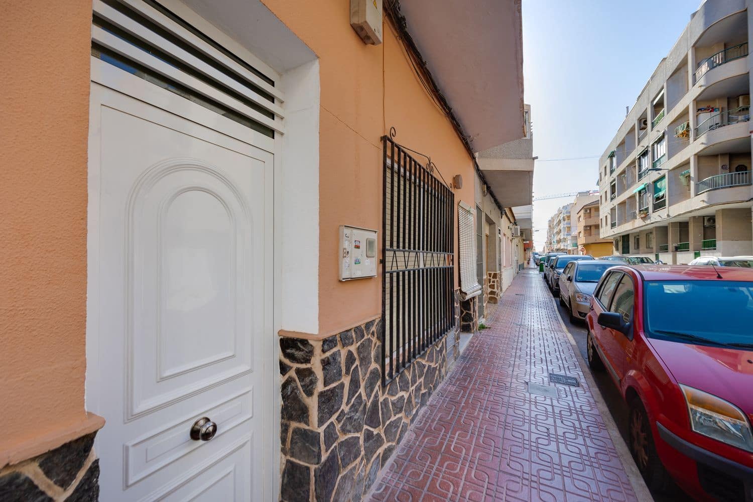 4 bedroom Apartment for sale in Torrevieja with garage - € 153,000 (Ref: 9731573)