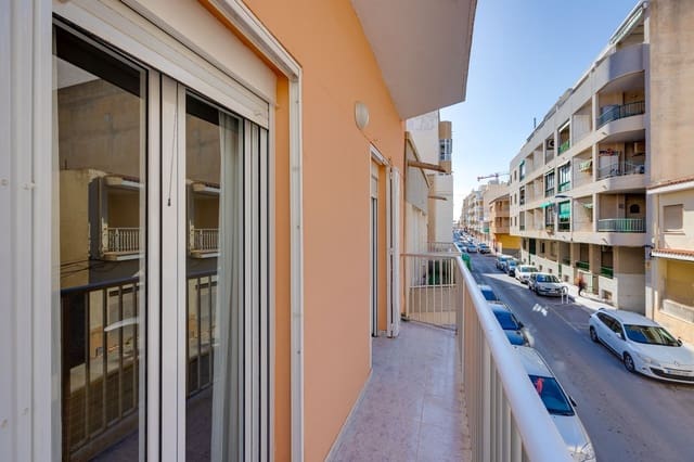 4 bedroom Apartment for sale in Las Piscinas Naturales, Torrevieja with garage - € 153,000 (Ref: 9731573)