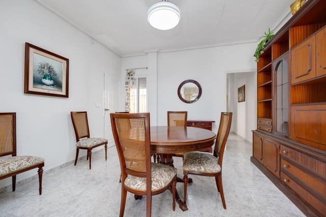 4 bedroom Apartment for sale in Las Piscinas Naturales, Torrevieja with garage - € 153,000 (Ref: 9731573)