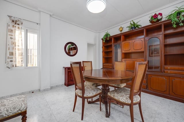 4 bedroom Apartment for sale in Las Piscinas Naturales, Torrevieja with garage - € 153,000 (Ref: 9731573)