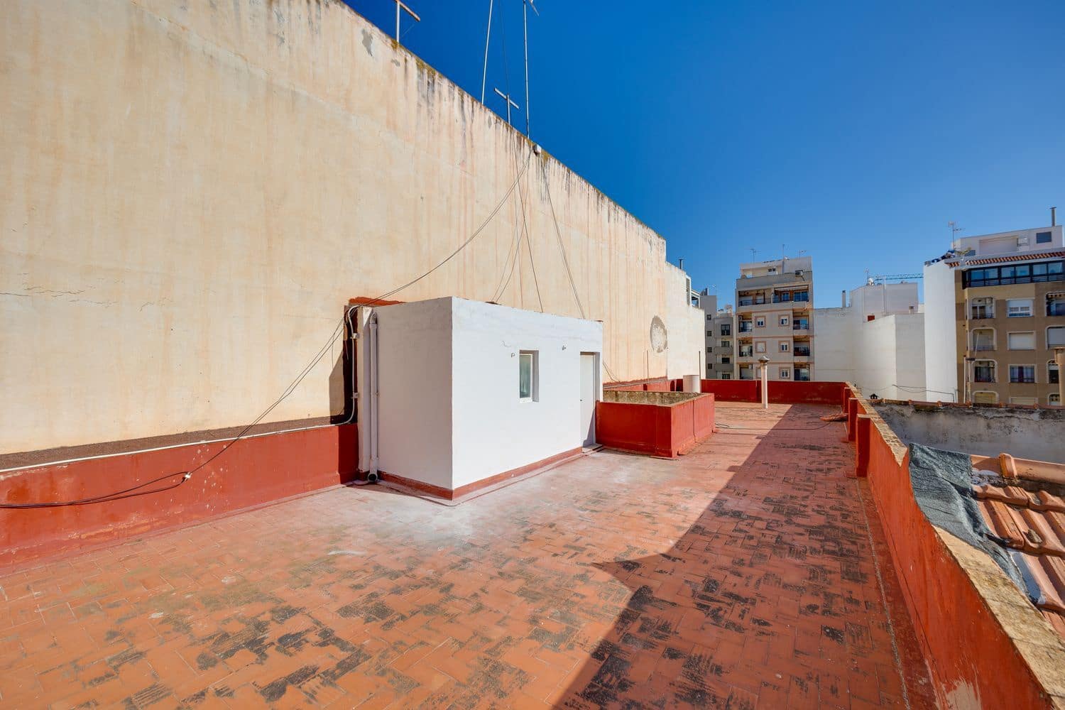 4 bedroom Apartment for sale in Torrevieja with garage - € 153,000 (Ref: 9731573)