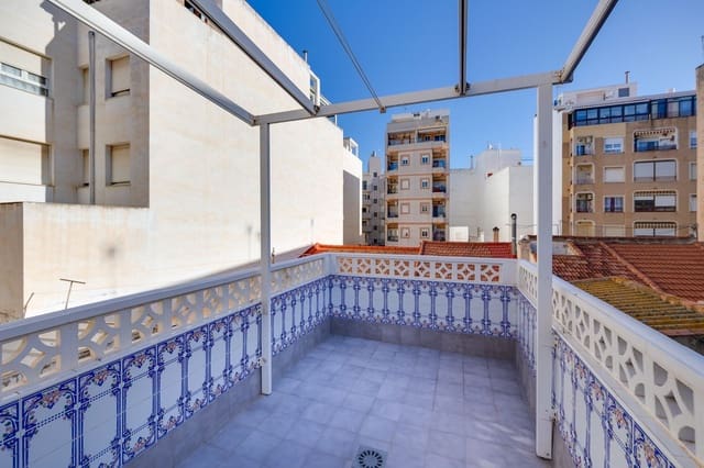 4 bedroom Apartment for sale in Las Piscinas Naturales, Torrevieja with garage - € 153,000 (Ref: 9731573)