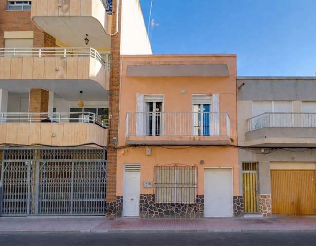 4 bedroom Apartment for sale in Las Piscinas Naturales, Torrevieja with garage - € 153,000 (Ref: 9731573)