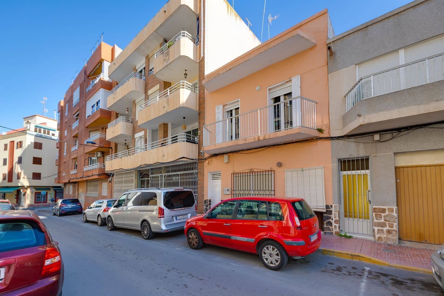 4 bedroom Apartment for sale in Torrevieja with garage - € 153,000 (Ref: 9731573)