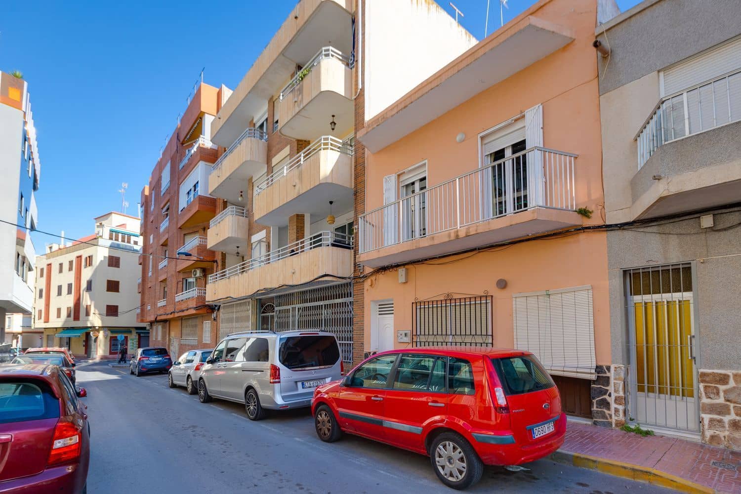 4 bedroom Apartment for sale in Torrevieja with garage - € 153,000 (Ref: 9731573)