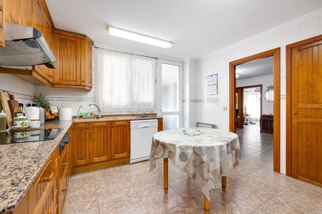 Apartamento de 3 habitaciones en Centro - Muelle Pesquero, Torrevieja en venta con garaje - 190.000 € (Ref: 9731574)