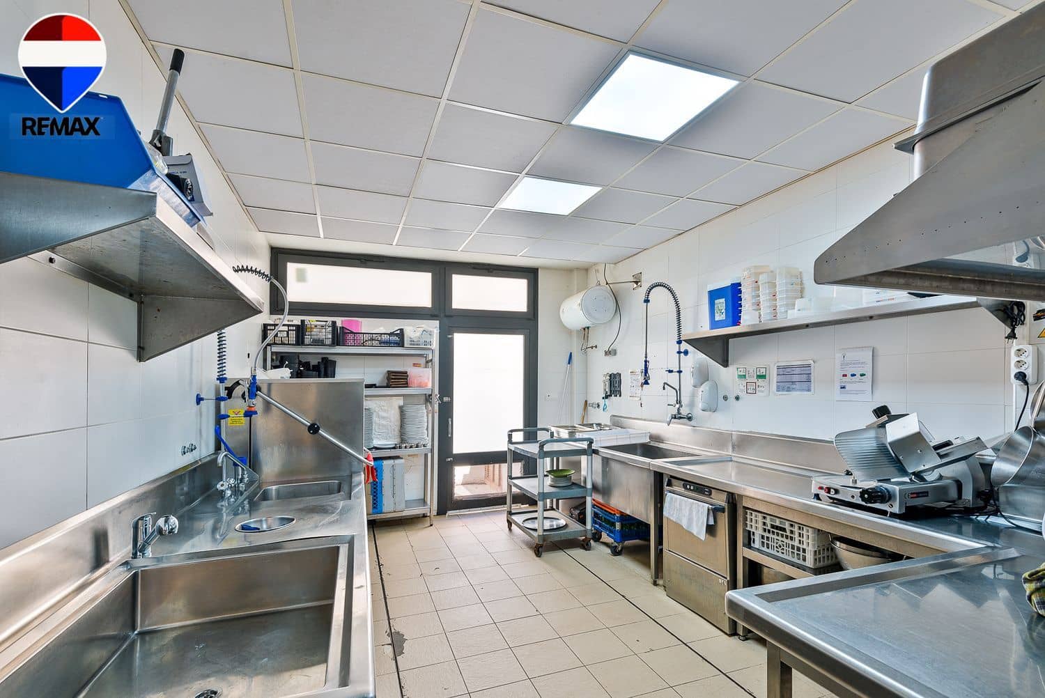 Kommersiell til salgs i Alicante by - € 2 985 000 (Ref: 9735022)