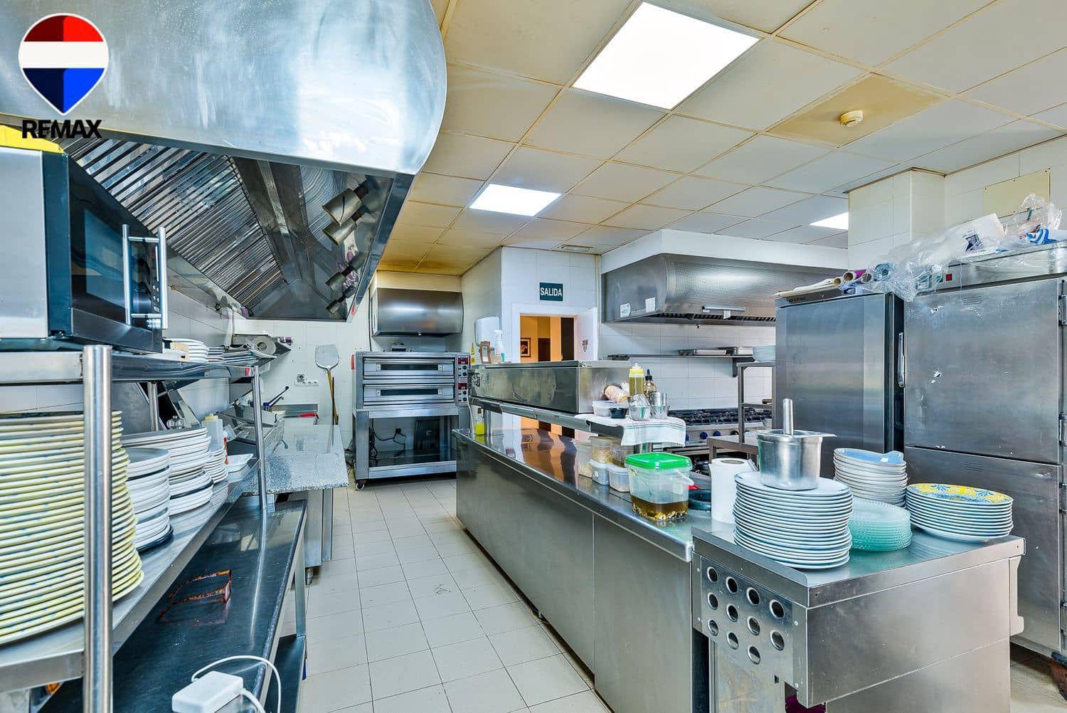 Kommersiell til salgs i Alicante by - € 2 985 000 (Ref: 9735022)