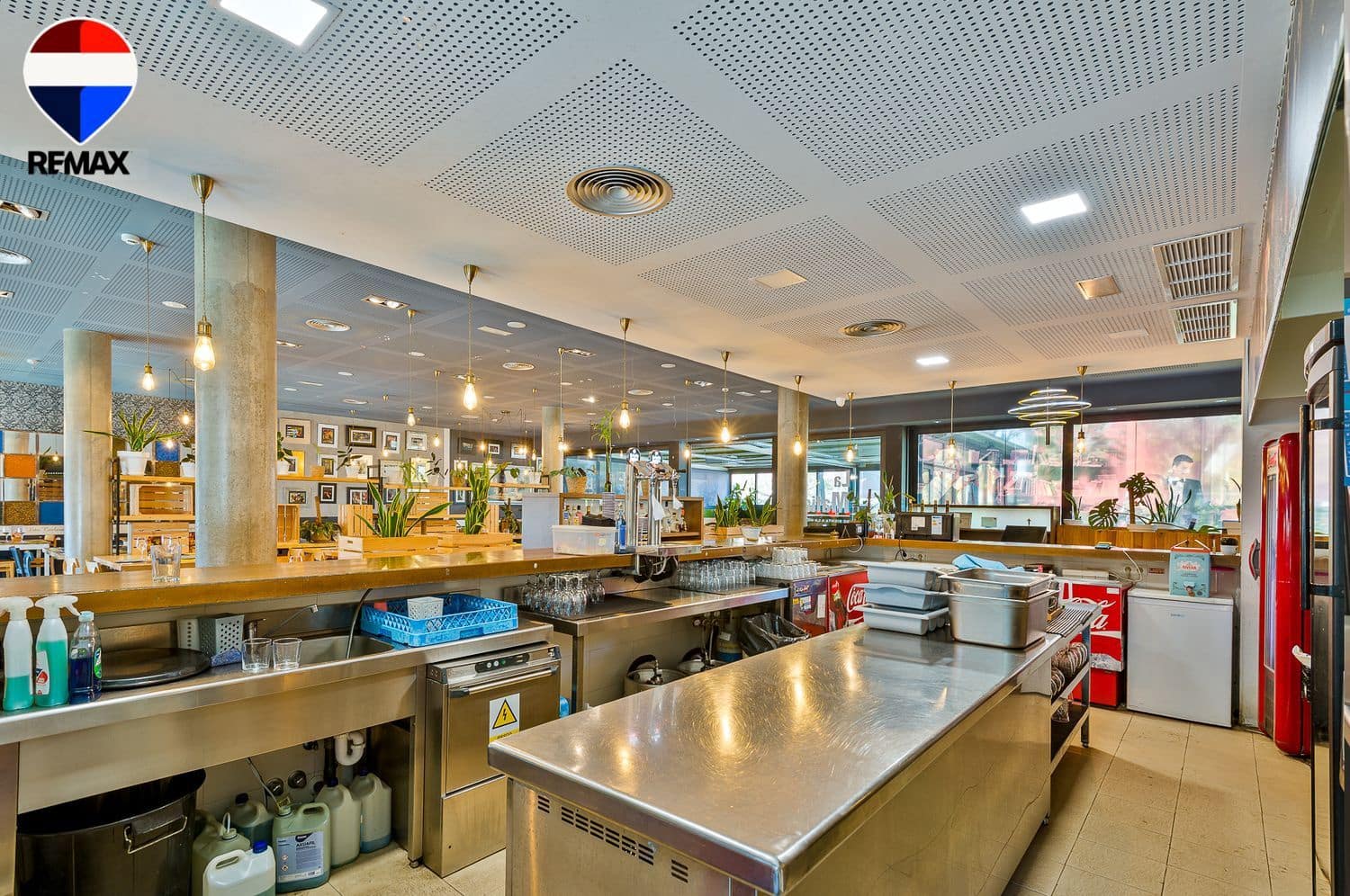 Kommersiell til salgs i Alicante by - € 2 985 000 (Ref: 9735022)