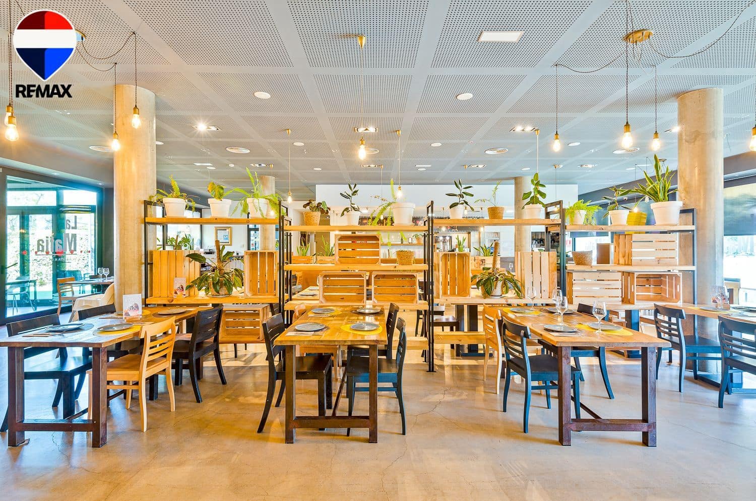 Kommersiell til salgs i Alicante by - € 2 985 000 (Ref: 9735022)