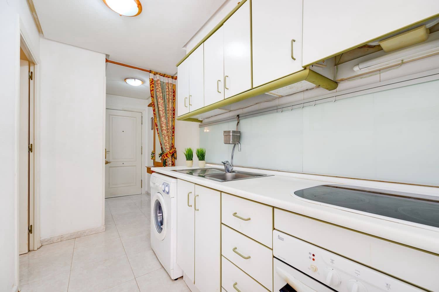 1 Zimmer Apartment zu verkaufen in Torrevieja mit Pool Garage - 122.000 € (Ref: 9735023)