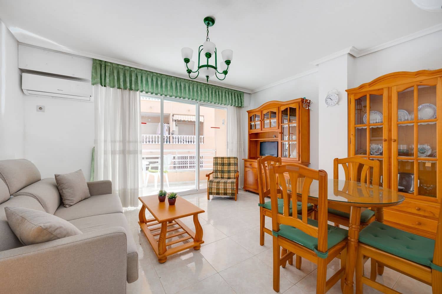 1 Zimmer Apartment zu verkaufen in Torrevieja mit Pool Garage - 122.000 € (Ref: 9735023)