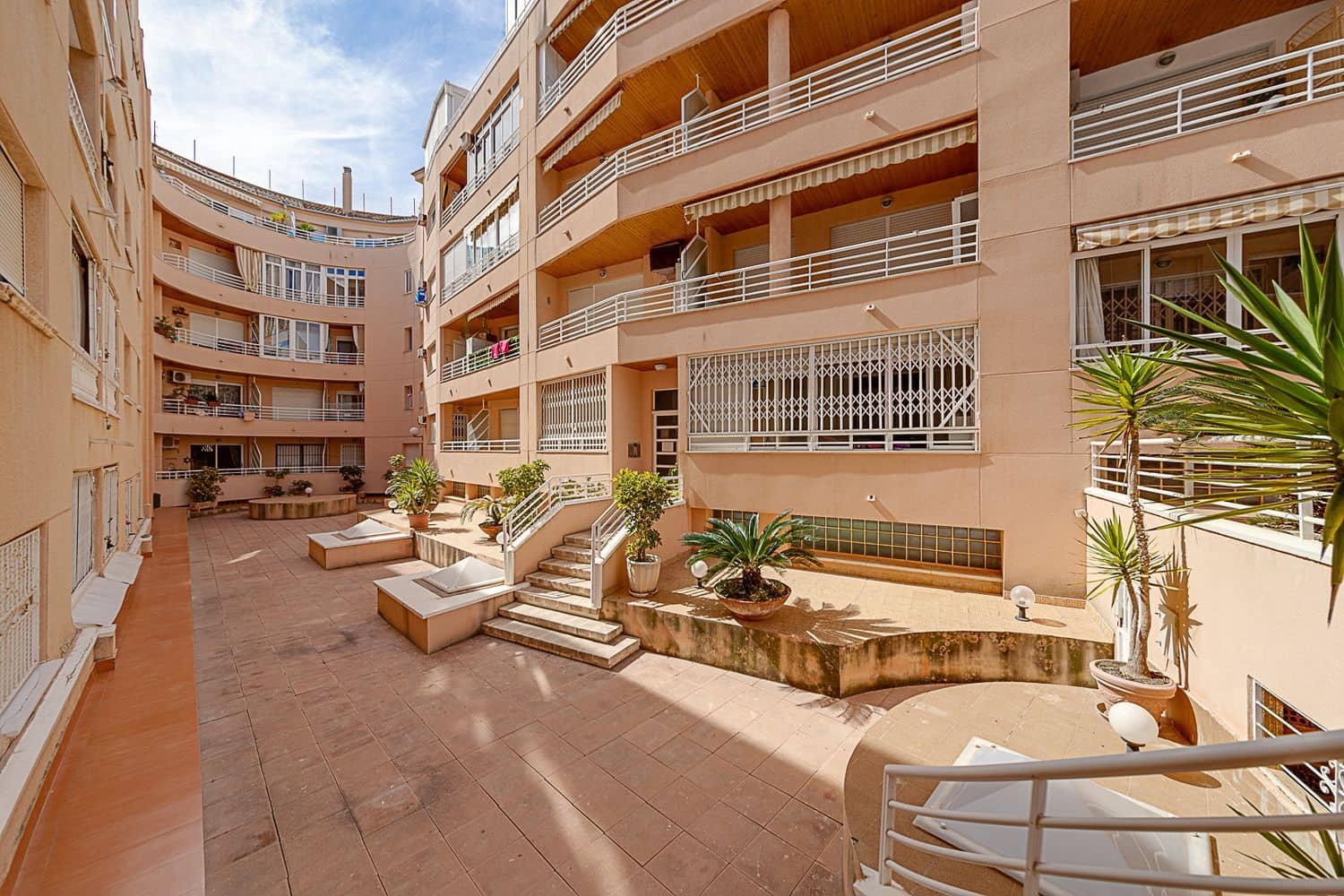 1 Zimmer Apartment zu verkaufen in Torrevieja mit Pool Garage - 122.000 € (Ref: 9735023)