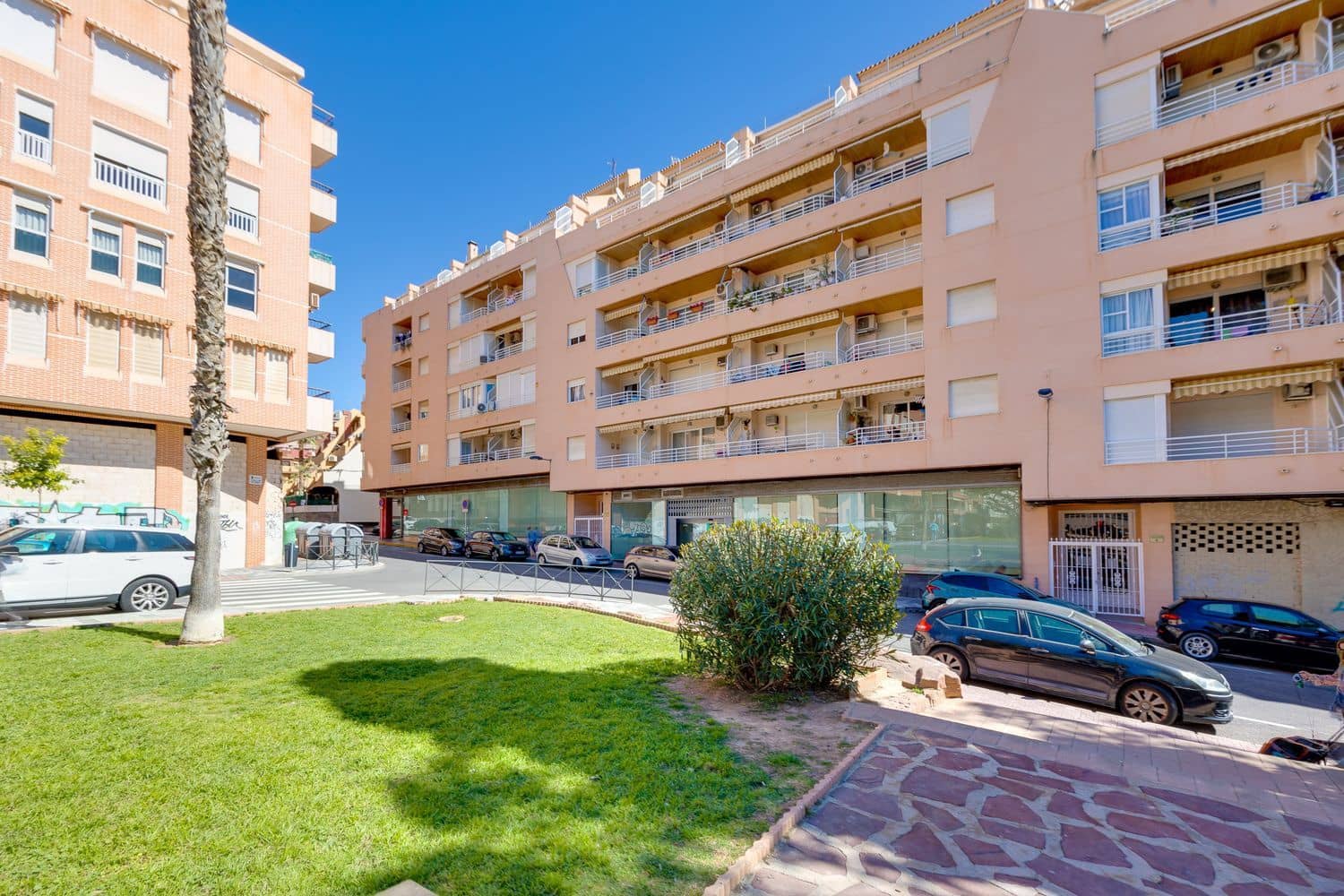 1 Zimmer Apartment zu verkaufen in Torrevieja mit Pool Garage - 122.000 € (Ref: 9735023)