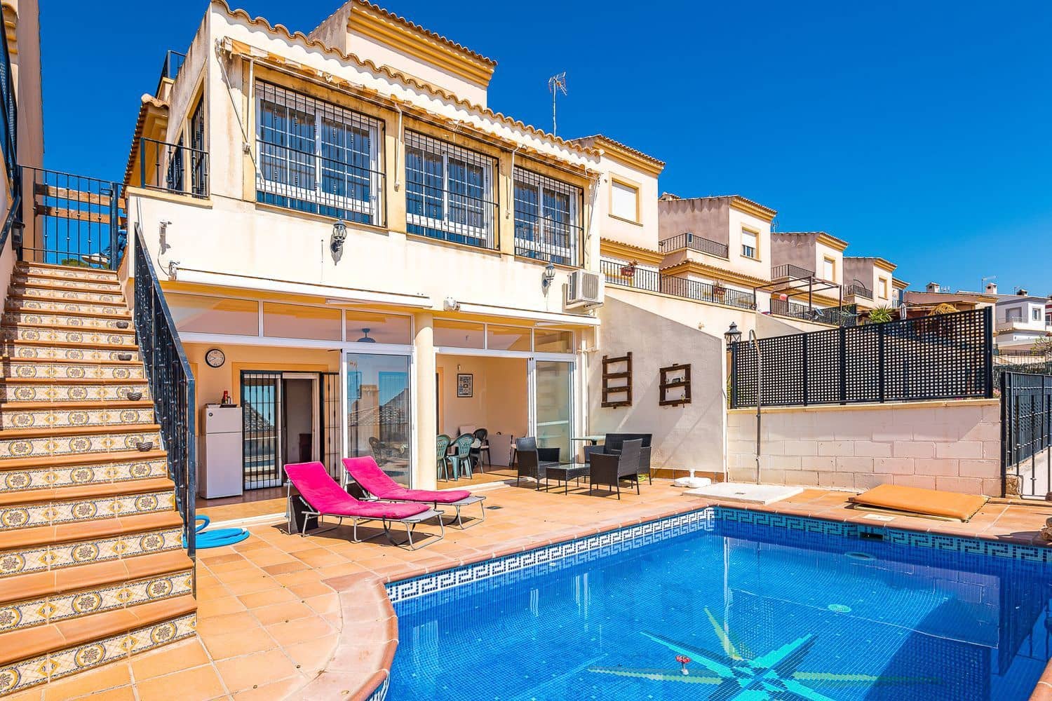 5 bedroom Townhouse for sale in Aguas de Busot / Aigues with pool garage - € 340,000 (Ref: 9737929)