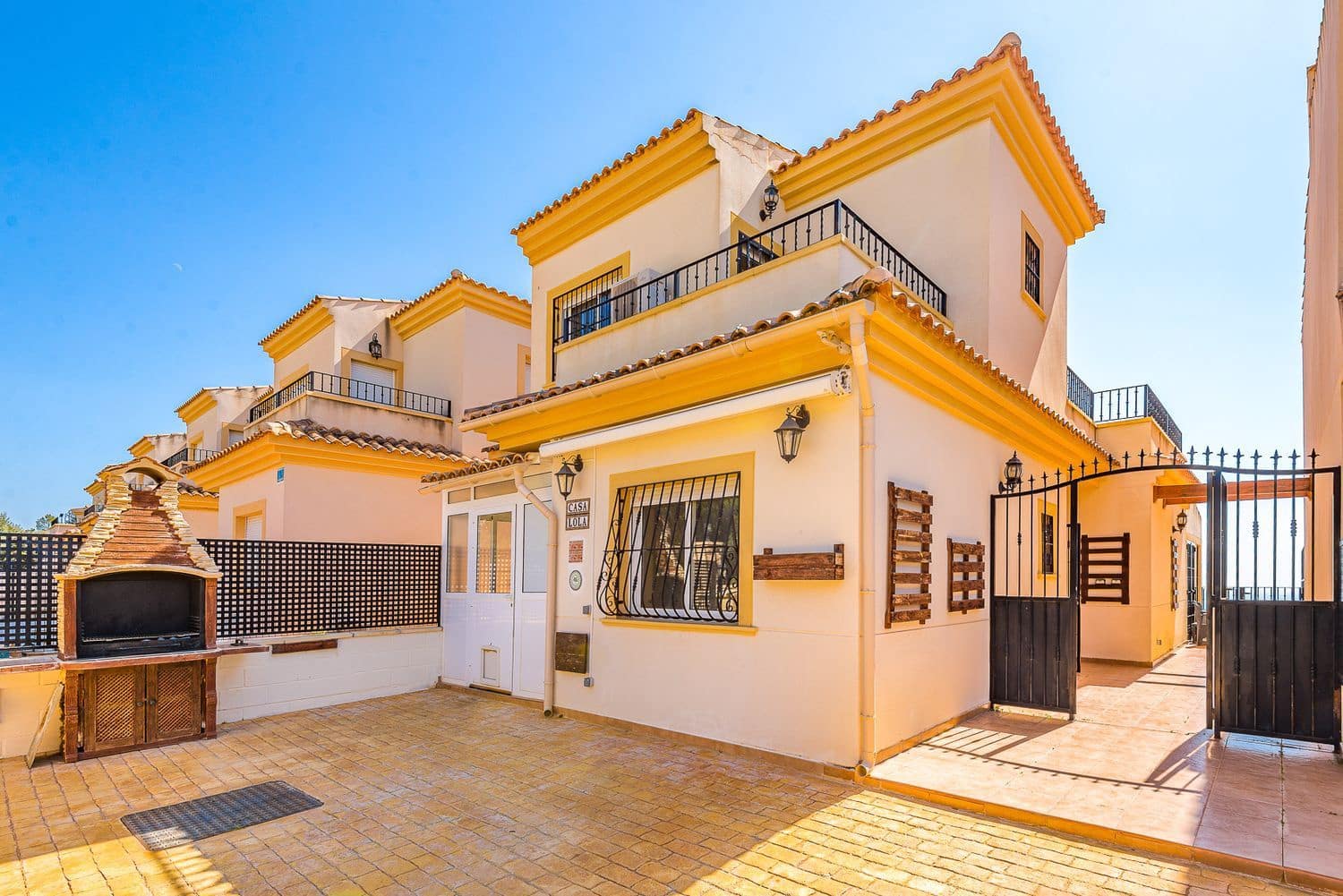 5 bedroom Townhouse for sale in Aguas de Busot / Aigues with pool garage - € 340,000 (Ref: 9737929)