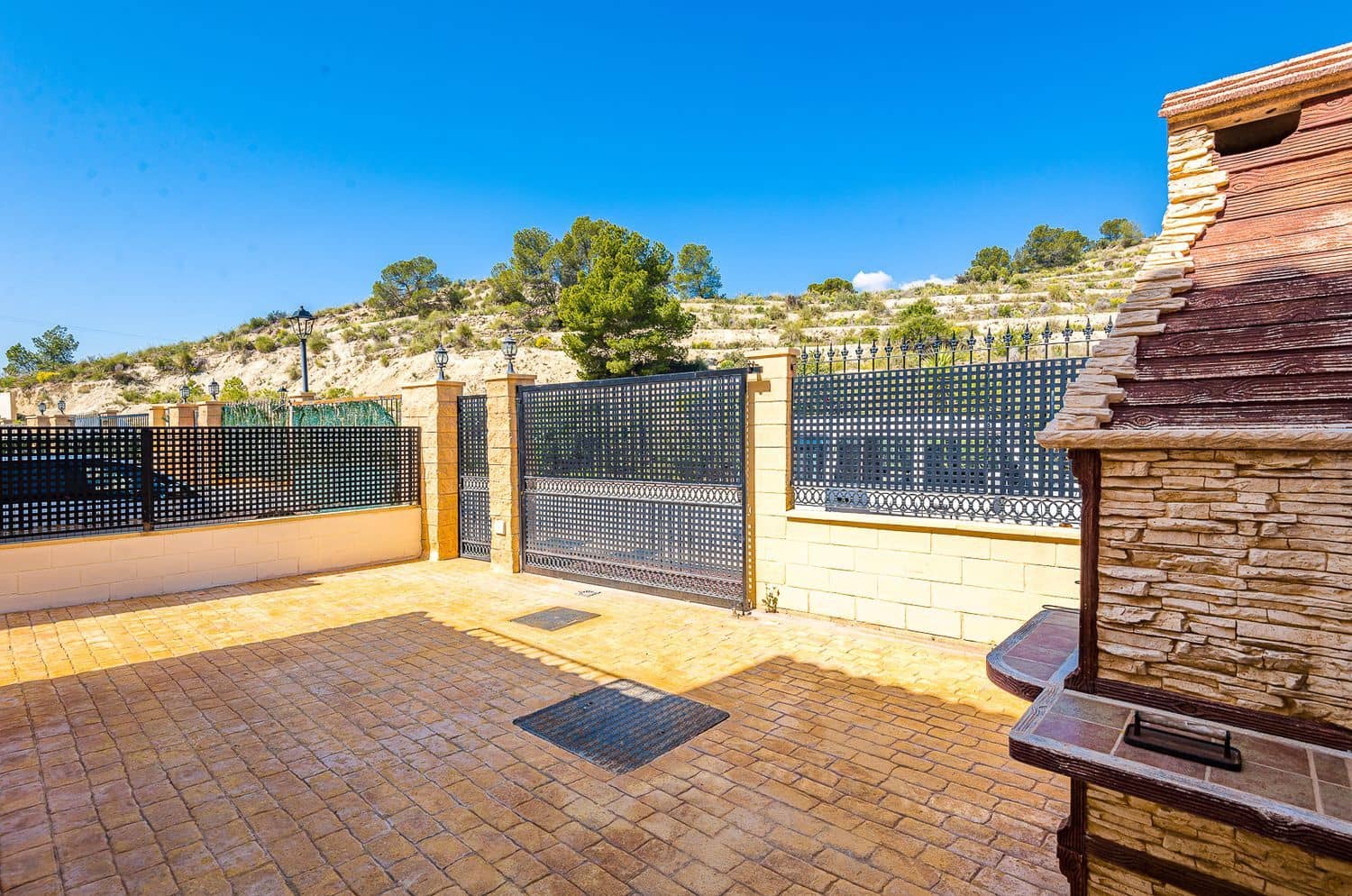 5 bedroom Townhouse for sale in Aguas de Busot / Aigues with pool garage - € 340,000 (Ref: 9737929)