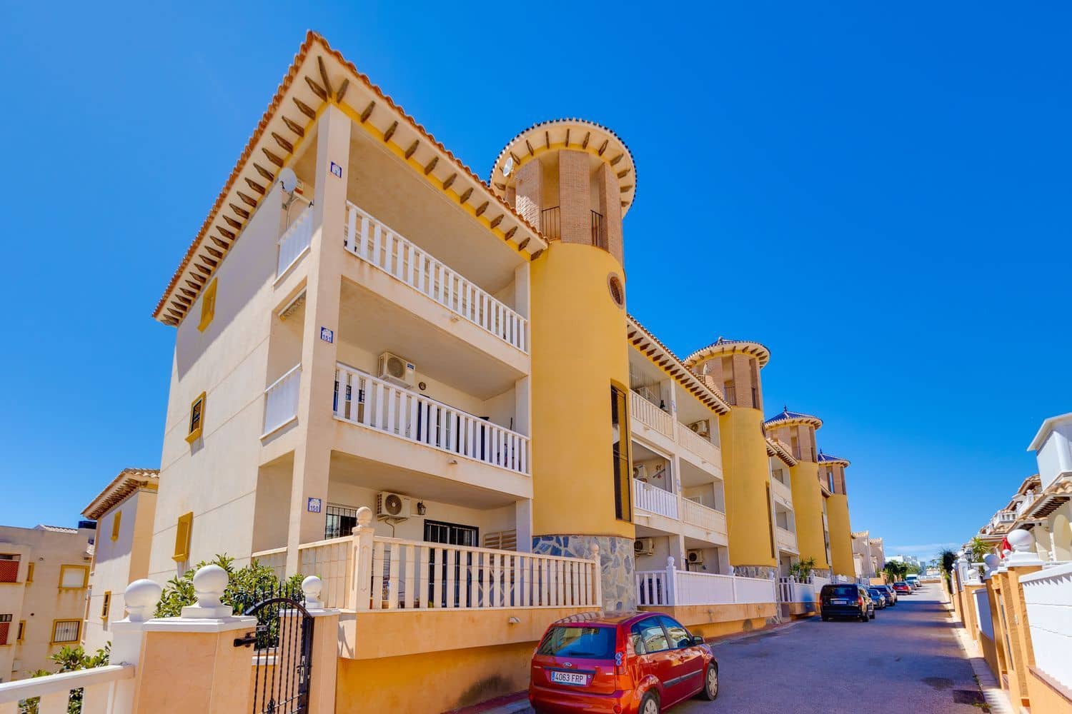 2 bedroom Apartment for sale in Orihuela Costa with pool garage - € 149,000 (Ref: 9745220)