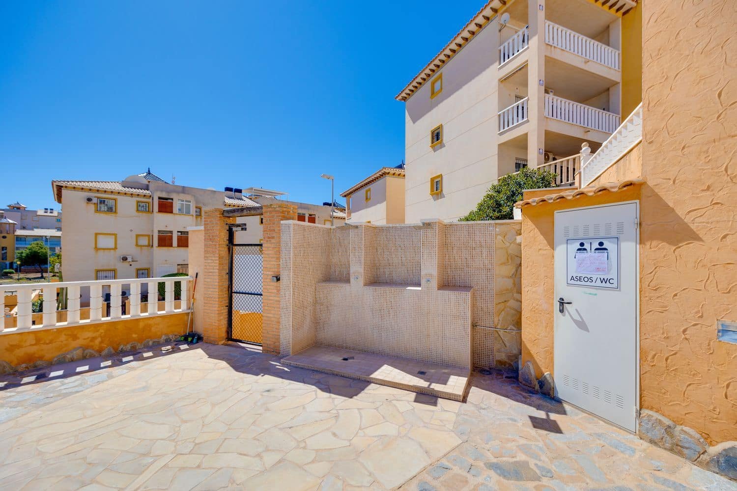 2 bedroom Apartment for sale in Orihuela Costa with pool garage - € 149,000 (Ref: 9745220)