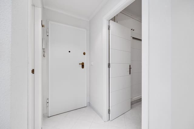 3 chambre Appartement à vendre à Aguamarina, Orihuela avec piscine garage - 289 000 € (Ref: 9751445)