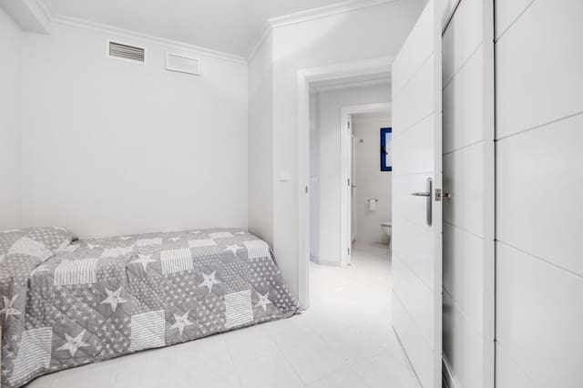 3 chambre Appartement à vendre à Aguamarina, Orihuela avec piscine garage - 289 000 € (Ref: 9751445)