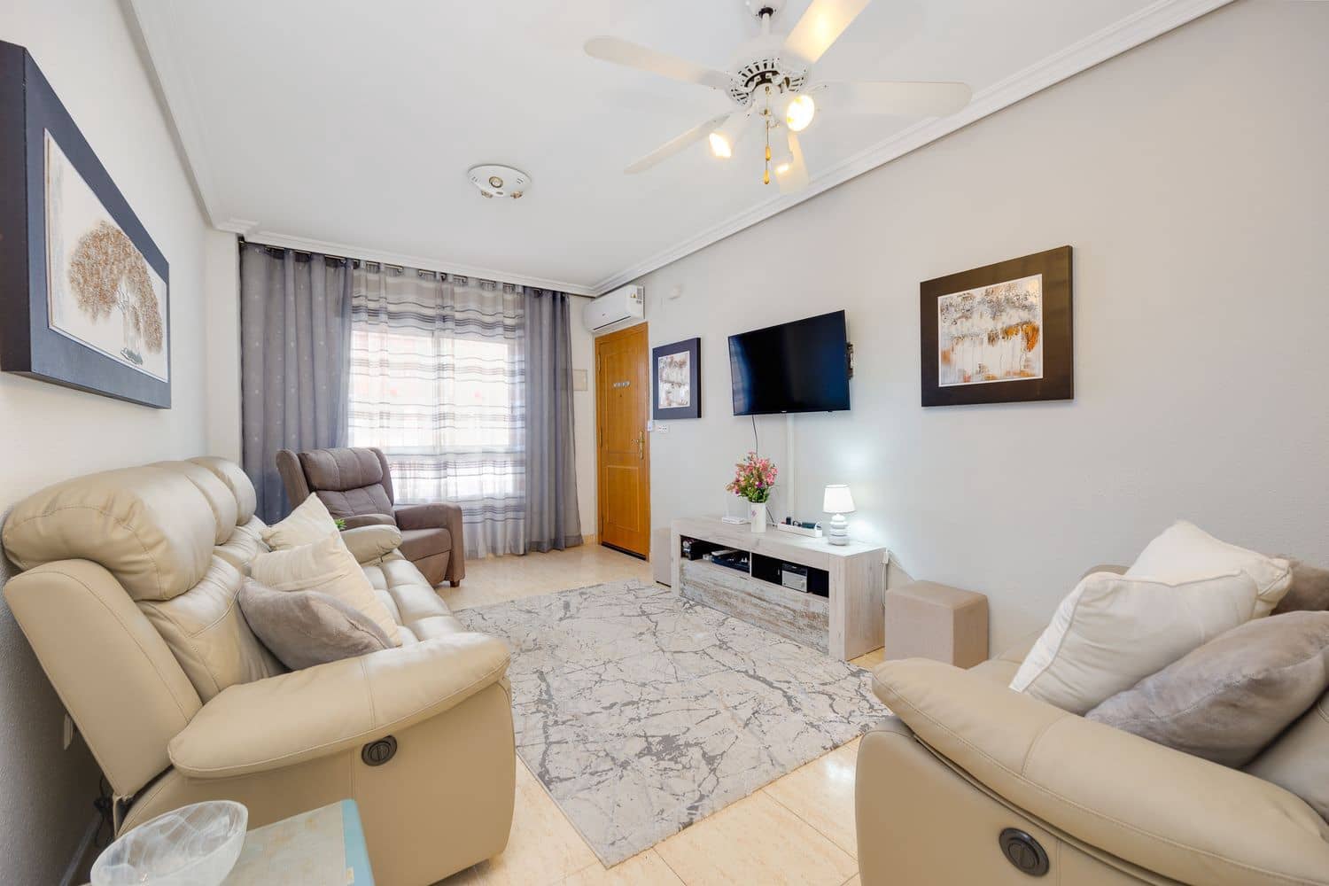 1 makuuhuone Huoneisto myytävänä paikassa Torrevieja mukana 
autotalli - 119 000 € (Ref: 9793860)