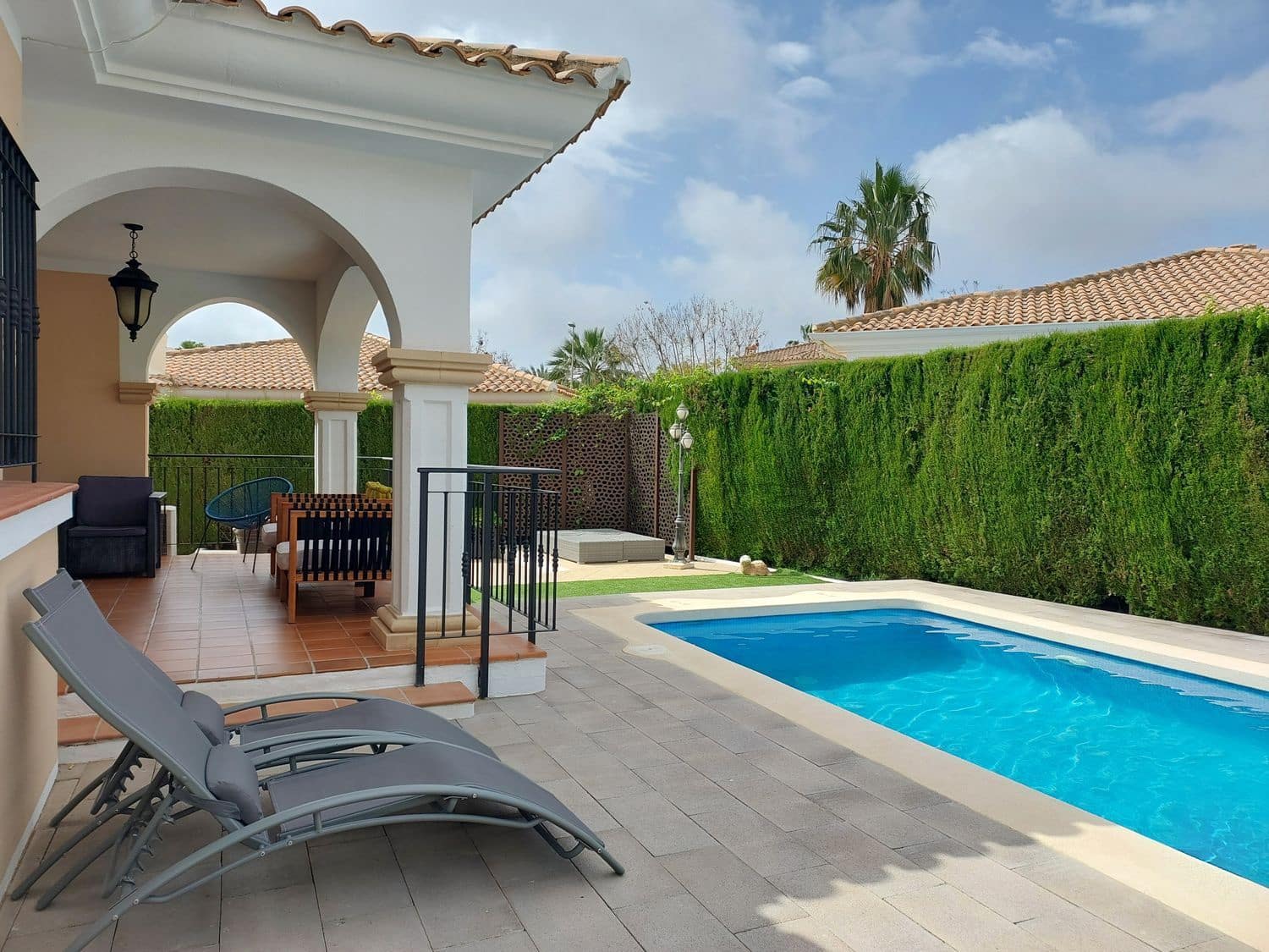 4 sypialnia Willa na sprzedaż w Muchamiel / Mutxamel z basenem garażem - 585 000 € (Ref: 9800306)