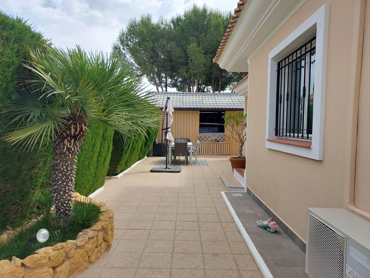 4 sypialnia Willa na sprzedaż w Muchamiel / Mutxamel z basenem garażem - 585 000 € (Ref: 9800306)