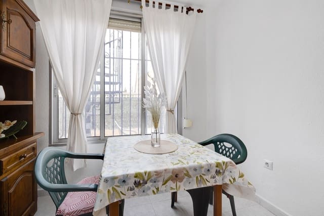 1 quarto Casa em Banda para venda em El Chaparral - La Siesta - La Torreta, Torrevieja com garagem - 115 000 € (Ref: 9803868)