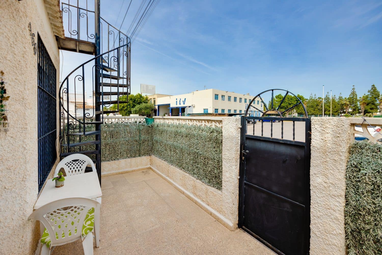 1 quarto Casa em Banda para venda em Torrevieja com garagem - 115 000 € (Ref: 9803868)