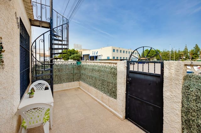 1 quarto Casa em Banda para venda em El Chaparral - La Siesta - La Torreta, Torrevieja com garagem - 115 000 € (Ref: 9803868)