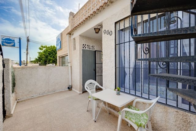 1 quarto Casa em Banda para venda em El Chaparral - La Siesta - La Torreta, Torrevieja com garagem - 115 000 € (Ref: 9803868)