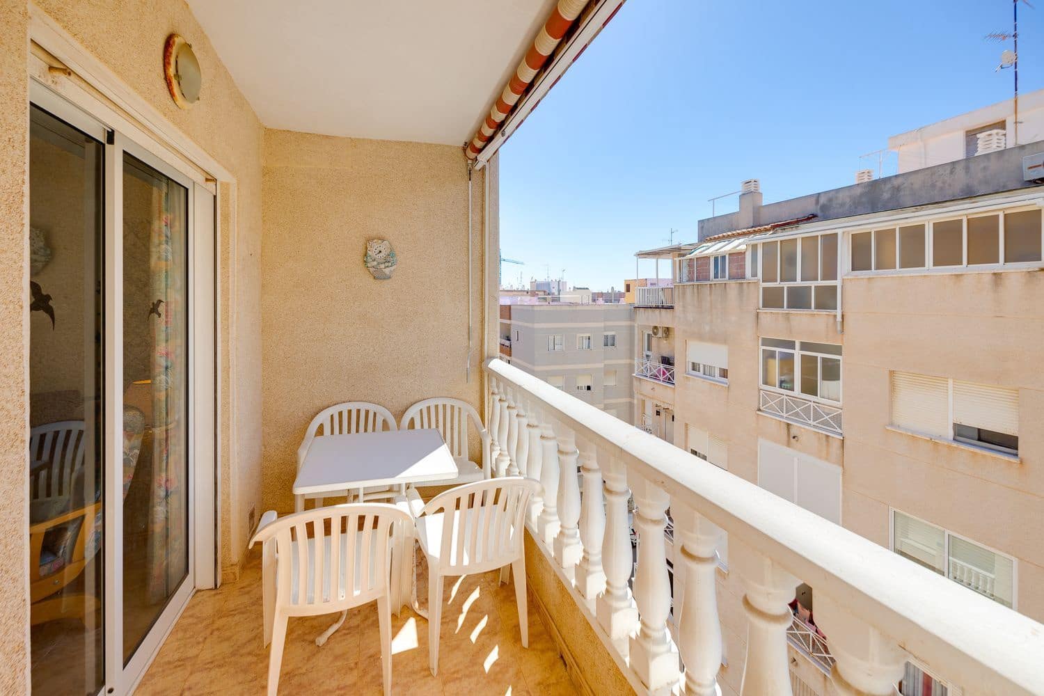 2 sovrum Lägenhet till salu i Torrevieja med garage - 127 000 € (Ref: 9806079)