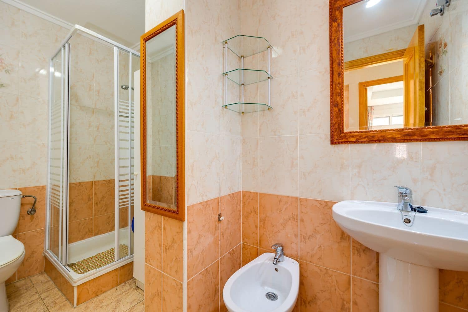 2 sovrum Lägenhet till salu i Torrevieja med garage - 127 000 € (Ref: 9806079)