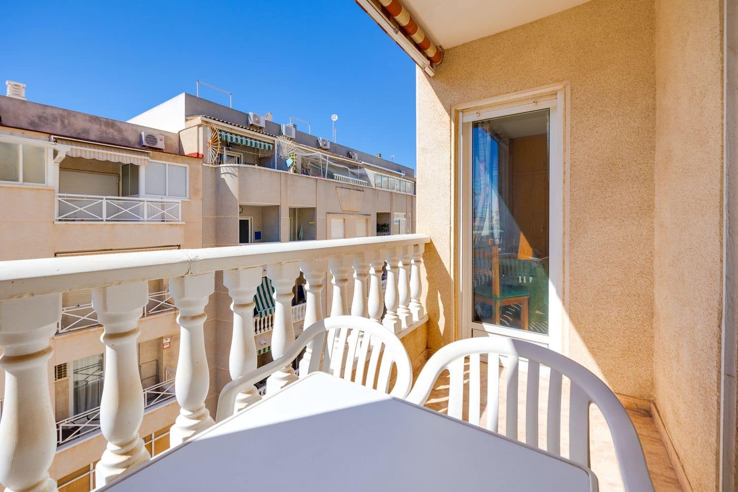 2 sovrum Lägenhet till salu i Torrevieja med garage - 127 000 € (Ref: 9806079)