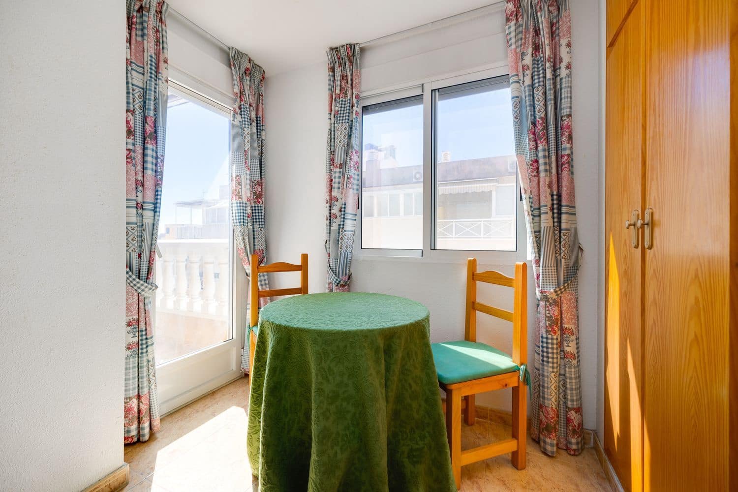 2 sovrum Lägenhet till salu i Torrevieja med garage - 127 000 € (Ref: 9806079)