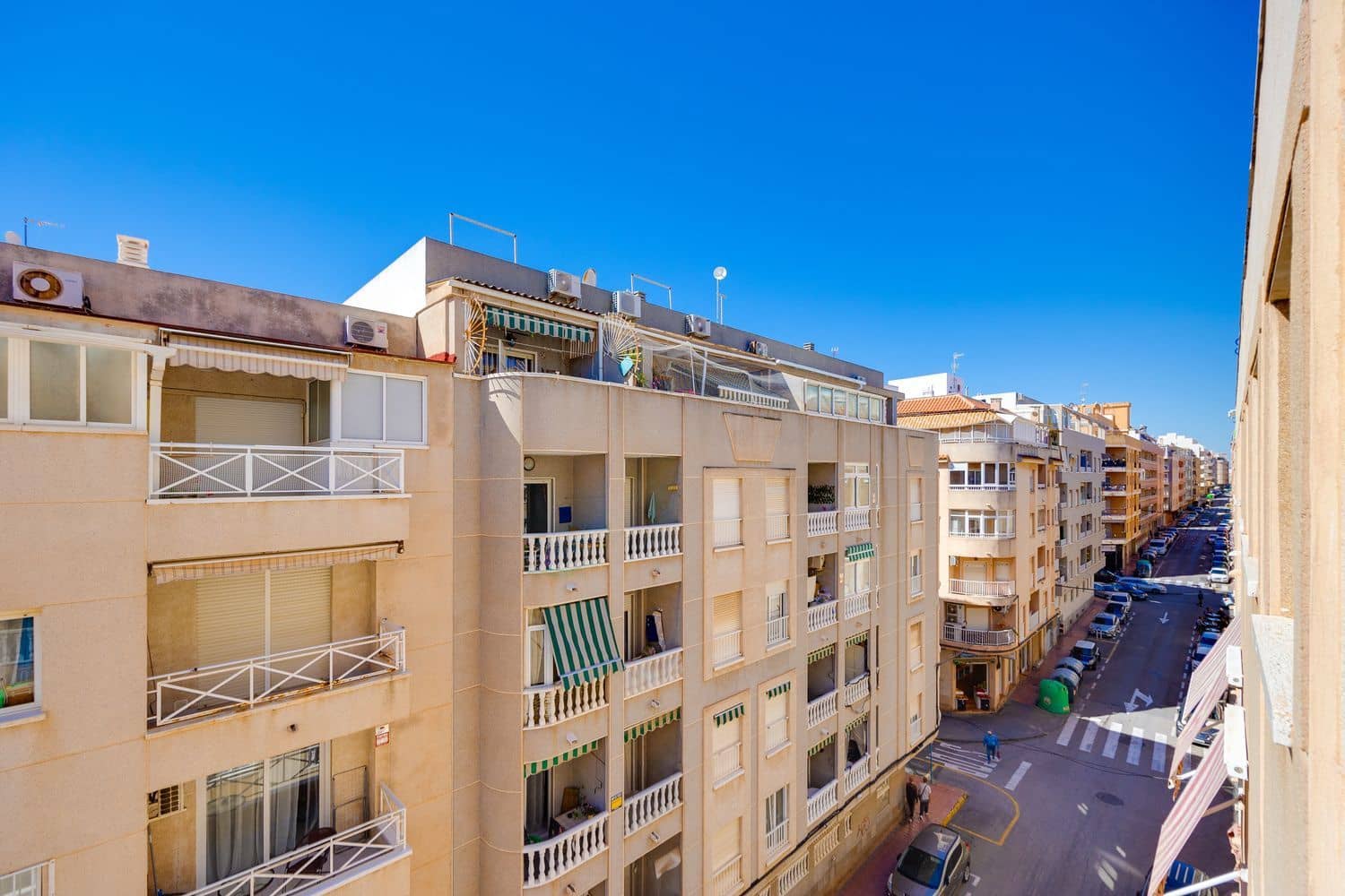 2 sovrum Lägenhet till salu i Torrevieja med garage - 127 000 € (Ref: 9806079)