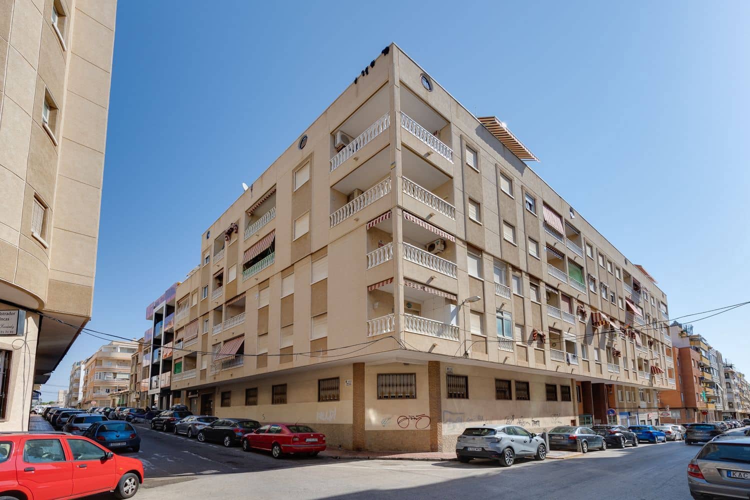 2 sovrum Lägenhet till salu i Torrevieja med garage - 127 000 € (Ref: 9806079)