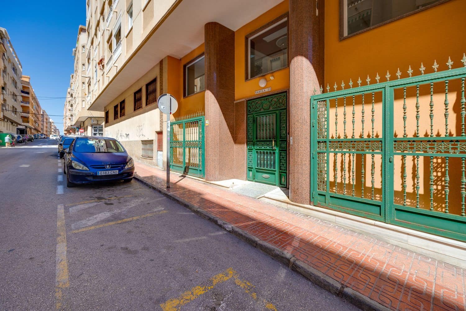 2 sovrum Lägenhet till salu i Torrevieja med garage - 127 000 € (Ref: 9806079)