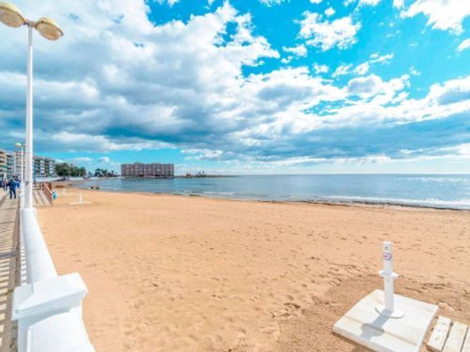 2 sovrum Lägenhet till salu i Torrevieja med garage - 127 000 € (Ref: 9806079)