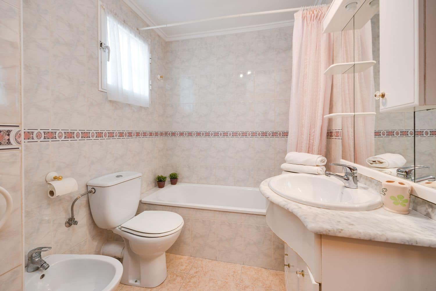 2 sypialnia Apartament na sprzedaż w Torrevieja z basenem garażem - 137 000 € (Ref: 9810905)
