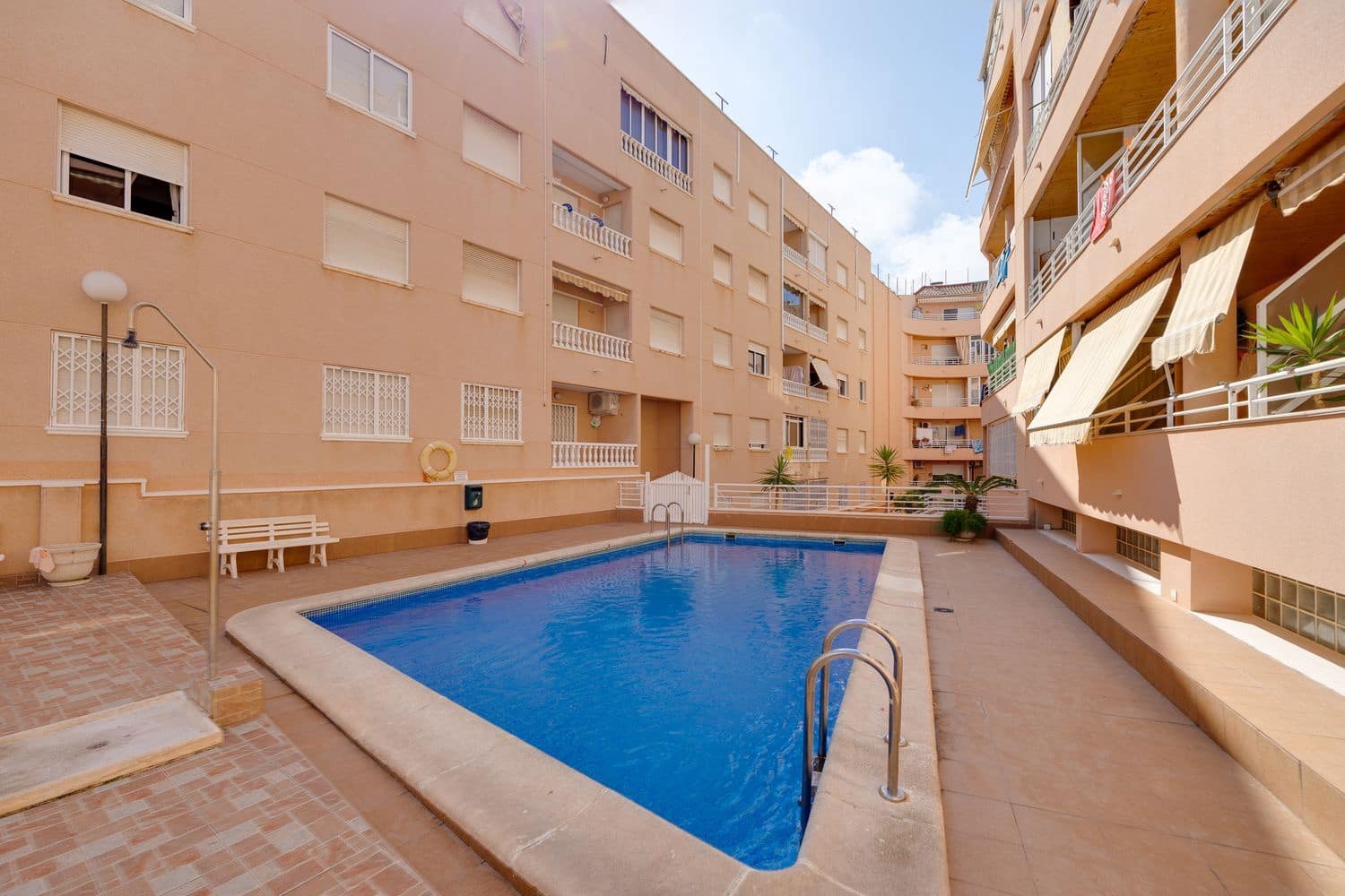 2 sypialnia Apartament na sprzedaż w Torrevieja z basenem garażem - 137 000 € (Ref: 9810905)
