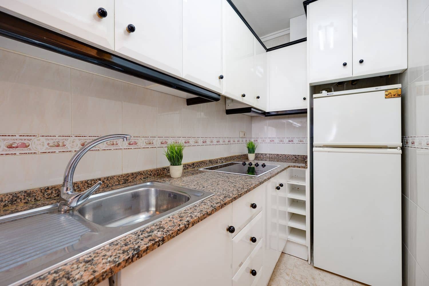 2 sypialnia Apartament na sprzedaż w Torrevieja z basenem garażem - 137 000 € (Ref: 9810905)