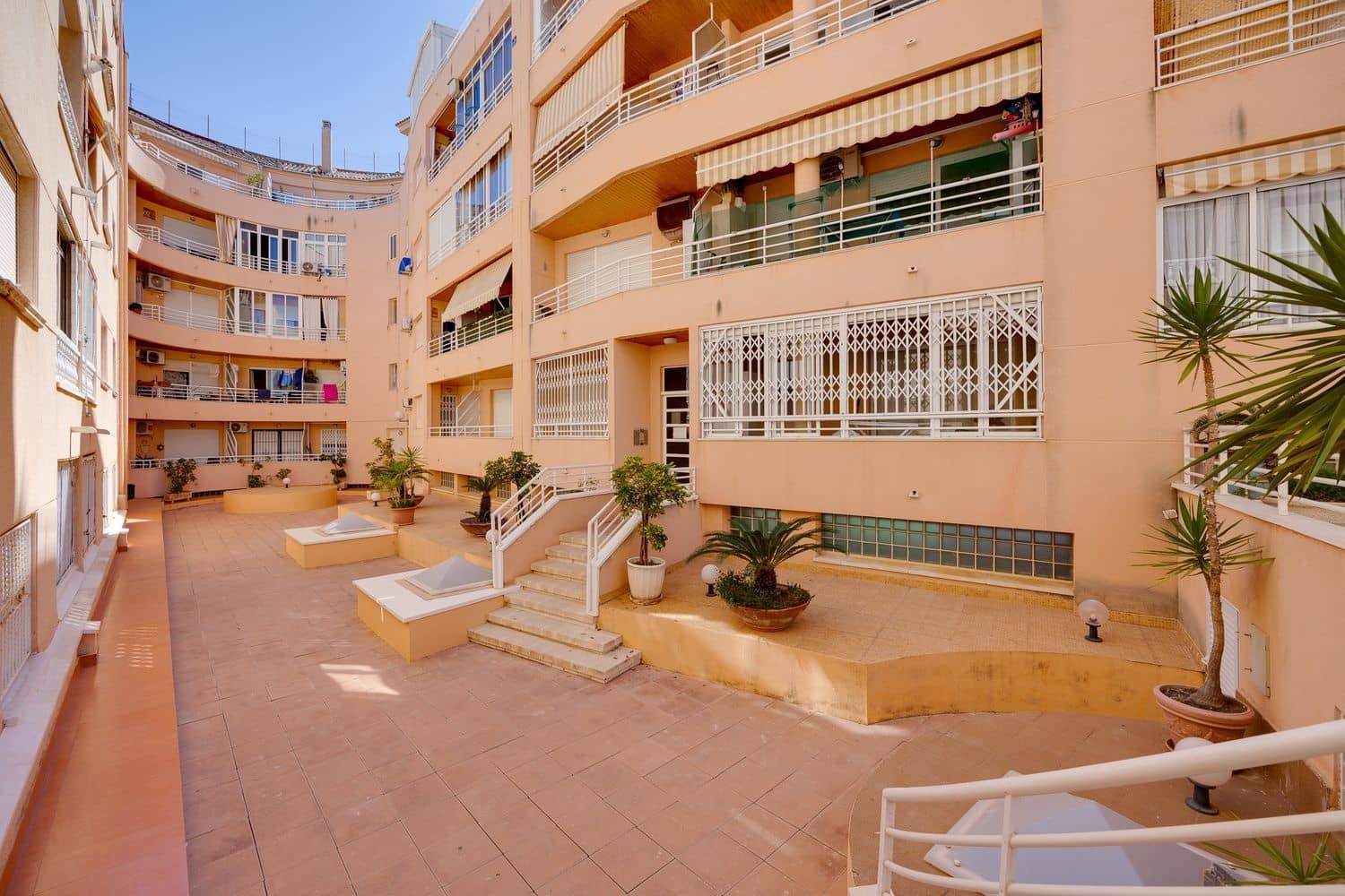 2 sypialnia Apartament na sprzedaż w Torrevieja z basenem garażem - 137 000 € (Ref: 9810905)